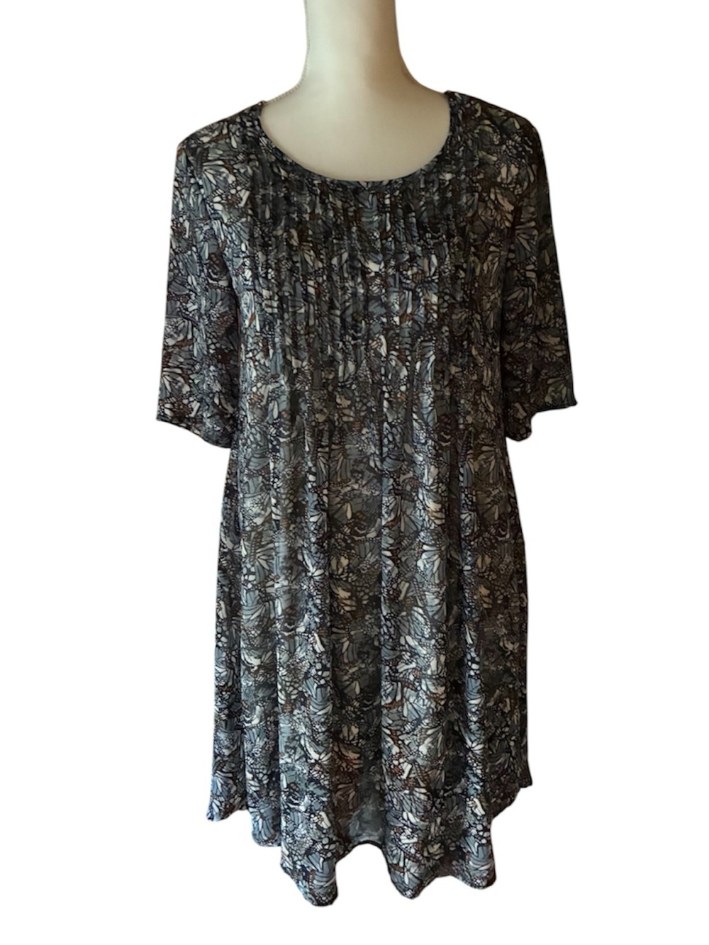 90’s Bobeau Gray and White Butterfly Pattern Pintuck Scoop Neck Tunic